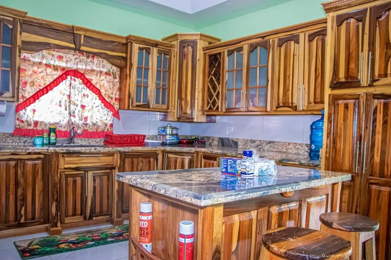 The Hamilton'S Nature Villa Clarks Town  جامايكا